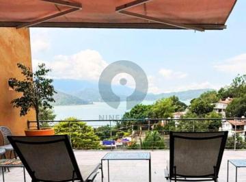 Casa en condominio · 400m² · 4 Recámaras · 2 Estacionamientos · Casa en Renta con Vista Al Lago y Jacuzzi | Caminando Al Centro de Valle
