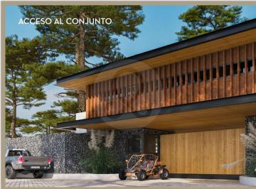 Casa en condominio · 190m² · 4 Recámaras · 2 Estacionamientos · Casa en Condominio en Venta en Avándaro