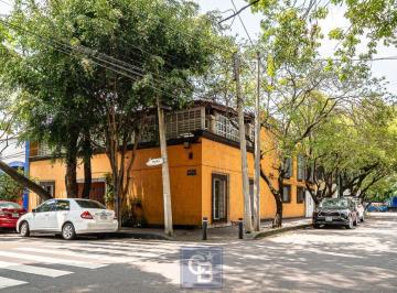 Casa de 3 habitaciones, Coyoacán · Casa en Venta en Colonia del Carmen Coyoacan