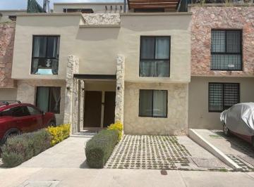 Casa · 116m² · 3 Recámaras · 2 Estacionamientos · Renta Casa Mision Montejo Ciudad del Sol