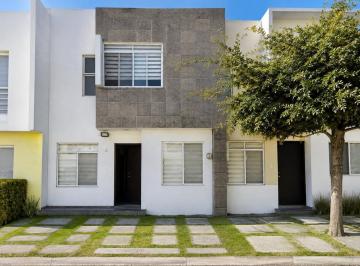 Casa · 121m² · 4 Recámaras · 2 Estacionamientos · Casa en Fraccionamiento Valle de Bugambilias