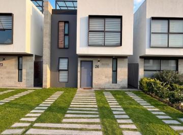 Casa en condominio · 129m² · 3 Recámaras · 2 Estacionamientos · Casa en Venta en Calimaya - Residencial La Vista con Roof Garden