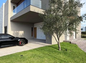 Casa de 5 habitaciones, Querétaro · Casa en Venta | 5 Habitaciones + Amplio Jardín en Esquina en El Campanario