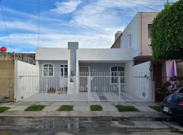 Casa de 3 habitaciones, Zapopan · Casa en Renta en Paseos del Sol