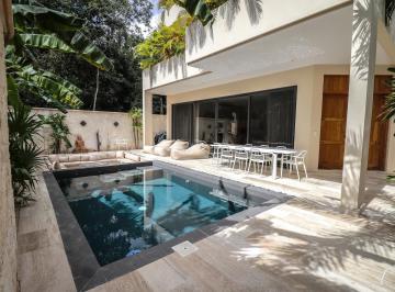 Villa · 378m² · 5 Recámaras · Villa Lujosa de 5 Recámaras, Amueblada con Alberca Privada