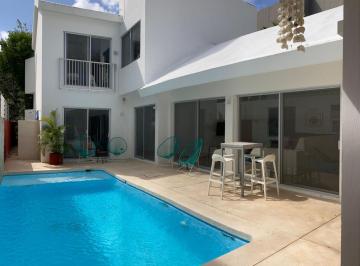Villa · 306m² · 4 Recámaras · 2 Estacionamientos · Exclusiva Villa de 4 Recámaras con Alberca Privada en Aldea Zama