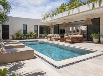 Villa · 357m² · 4 Recámaras · 2 Estacionamientos · Conecta con Lo Esencial: 4 Recs Villa Privada en Medio del Paraíso con Alberca