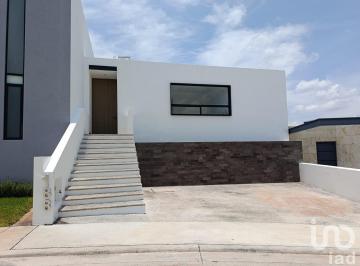 Casa · 196m² · 3 Recámaras · 2 Estacionamientos · Casa en Venta Frac. Lomalta, Tres Marías, Morelia
