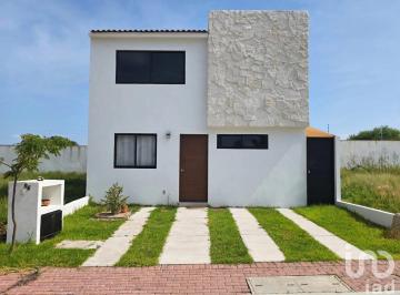 Casa · 113m² · 3 Recámaras · 2 Estacionamientos · Casa en Venta en Ciudad Maderas El Marques Queretaro