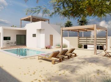 Casa · 217m² · 2 Recámaras · 5 Estacionamientos · Casa en Venta Las Pergolas, en Lomas del Centenario, La Paz, B. C. s.