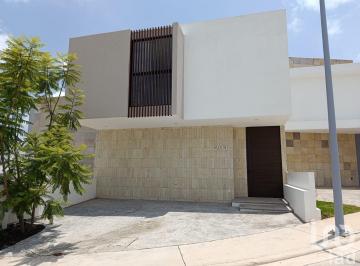 Casa · 210m² · 3 Recámaras · 2 Estacionamientos · Casa en Venta Frac. Lomalta, Tres Marías, Morelia