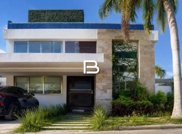 Casa · 300m² · 3 Recámaras · 1 Estacionamiento · Casa en Residencial Cumbres
