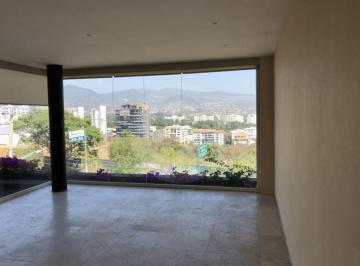 Casa · 900m² · 4 Recámaras · 6 Estacionamientos · Casa en Venta en Lomas Country Club