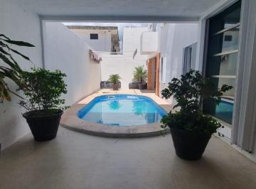 Casa · 300m² · 4 Recámaras · 2 Estacionamientos · Casa en Venta Cerca de Plaza Las Americas