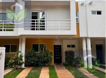Casa · 182m² · 3 Recámaras · 2 Estacionamientos · Casa en Venta en Puerto Morelos - Cerca del Mar