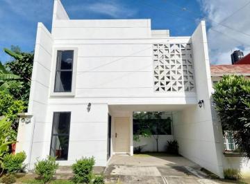 Casa de 4 habitaciones, Coatepec · Casa en Venta en Coatepec | Cerca del Centro | Fraccionamiento Privado | Cochera | Cocina Integral