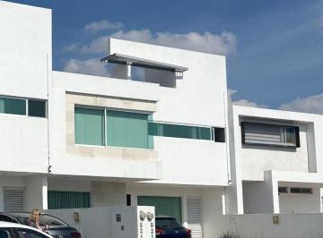 Casa en condominio · 252m² · 4 Recámaras · 3 Estacionamientos · Venta de Casa Rec en Pb en Lomas de Juriquilla en Queretaro
