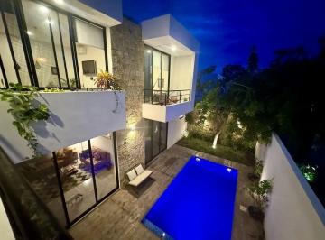 Casa · 290m² · 4 Recámaras · 2 Estacionamientos · Casa en Venta Al Norte de Mérida, con Cuatro Recámaras y Paneles Solares