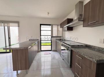 Casa de 3 habitaciones, El Marqués · Casa en Venta en Zákia | 3 Recámaras, Jardín y Frente Al Parque Jpc202