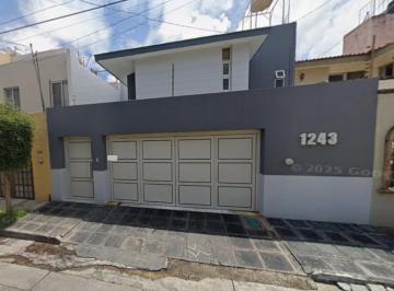 Casa de 4 habitaciones, Zamora · ¡Gran Oportunidad en Zamora! Casa de 187 m² con 4 Recámaras en Nueva Luneta