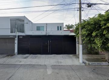 Casa de 3 habitaciones, Zapopan · Venta de Casa en Colonia La Calma Zapopan. Jalisco