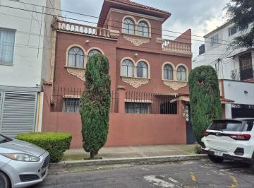 Casa · 257m² · 5 Recámaras · 4 Estacionamientos · Venta Casa Familiar en Vertiz Narvarte