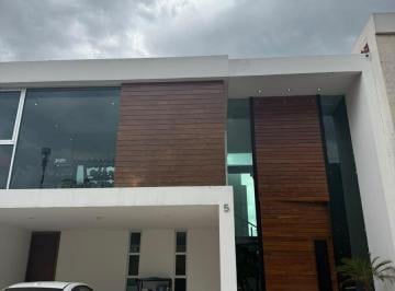 Casa · 200m² · 2 Recámaras · 2 Estacionamientos · Casa Amueblada y Automatizada en Renta