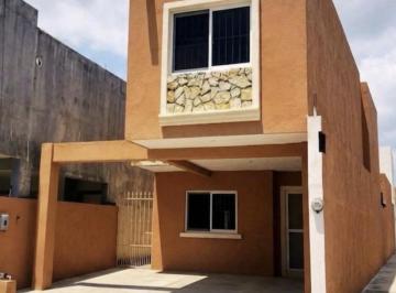 Casa · 110m² · 3 Recámaras · 2 Estacionamientos · Casa en Venta en Fracc. Arecas II, Altamira Tamaulipas.
