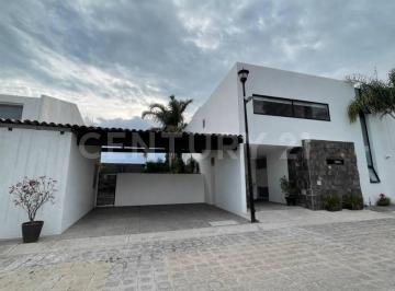 Casa · 180m² · 3 Recámaras · 2 Estacionamientos · Casa en Renta - Real de Palmas - Zona Carcaña, Momoxpan, Explanada