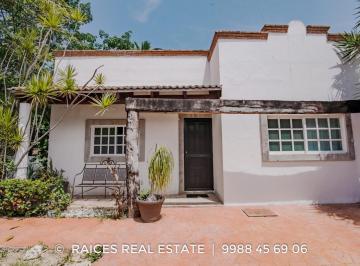 Casa · 250m² · 2 Recámaras · 2 Estacionamientos · Casa - Cancún, Renta, Amueblada, Buena Zona, excelente Ubicación, Seguridad 24 Horas.