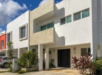 Casa · 150m² · 3 Recámaras · 2 Estacionamientos · Arbolada Calle Carpiño
