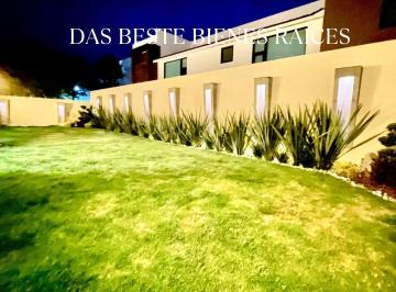Casa · 588m² · 3 Recámaras · 4 Estacionamientos · Casa en Venta Prado Largo Zona Esmeralda
