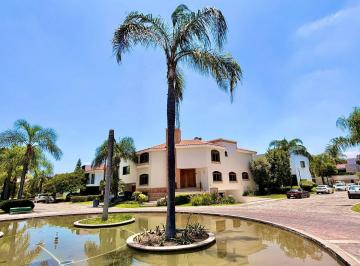 Casa en condominio en Venta de 4 habitaciones Valle Real · Exclusiva Residencia en Coto Las Rosas, Valle Real | en Esquina