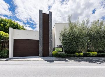 b2ad89fe64b5c64994c1a8af2ed97e8b63f4e8068d0ad8475c867186409d15c0 · Exclusiva Casa en Venta, en Pedregal.