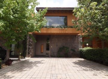 Casa de 3 habitaciones, Morelia · Casa en Venta en Morelia, Fracc. Paseo de La Primavera (Zona Sn. José del Cerrito).