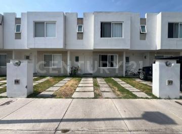 Departamento · 113m² · 3 Recámaras · 2 Estacionamientos · Renta de Casa en Paseos del Bosque