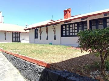 Casa de 3 habitaciones, Tlalpan · Casa en Renta en San Miguel Ajusco, Tlalpan | 1,000 m², Jardines y 4 Caballerizas