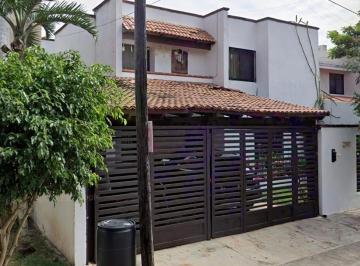 Casa de 3 habitaciones, Mérida · Hermosa Casa en Venta de Dos Pisos en Yucatan Frente a Parque Jardines de Vista Alegre