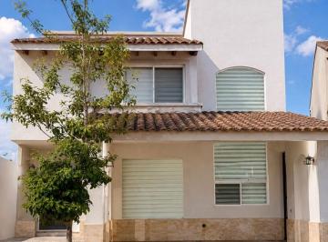 Casa de 4 habitaciones, León · Se Renta Casa de 4 Recámaras y Amplio Jardín en El Mayorazgo