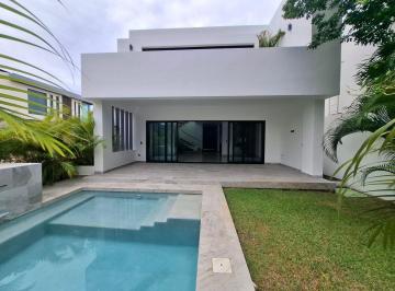 Casa de 4 habitaciones, Benito Juárez · Se Renta Para Estrenar Residencia Lagos del Sol 4 Rec 4 Baños Area Tv, Cto Serv. C/b Alberca y Mas