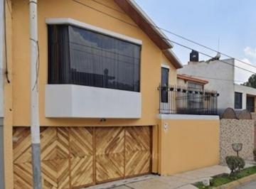 Casa de 4 habitaciones, Naucalpan de Juárez · Casa en Venta en El Estado de Mexico Naucalpan de Juarez Hacienda de Echegaray