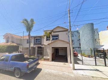 Casa de 3 habitaciones, Tijuana · Estilo de Vida Costero: Residencia en Playas de Tijuana, Costa de Oro