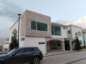 Casa en condominio · 280m² · 4 Recámaras · 7 Estacionamientos · Venta de Casa Dentro de Privada en Av Camino Real en Metepec