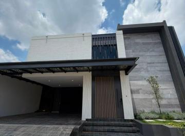 Casa de 3 habitaciones, León · Casa en Venta en Cañada del Refugio Sur con 4 Recamaras, Recamara en Planta Baja y 5 Baños