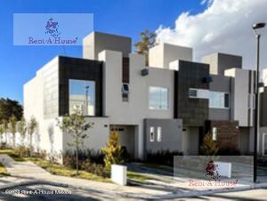 Casa · 120m² · 3 Recámaras · 2 Estacionamientos · Casa en Venta en Hacienda Barbabosa San Miguel Zinacantepec Gis 26 - 2023