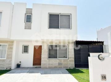 Casa de 3 habitaciones, Querétaro · Casa en Renta en Tres Cantos con 3 Hab. y Jacuzzi