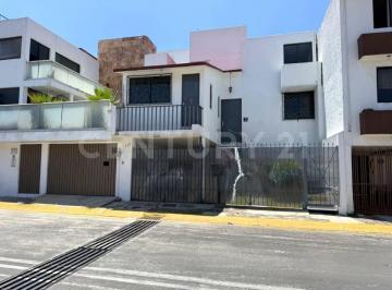 Casa · 96m² · 3 Recámaras · 2 Estacionamientos · Casa en Renta en Lomas Verdes 3a Sección, Naucalpan, Edo. Méx