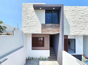 Casa · 129m² · 3 Recámaras · 2 Estacionamientos · Boca del Río, Casa en Venta de 3 Recámaras y Jardín
