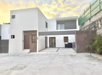 Casa · 112m² · 3 Recámaras · 2 Estacionamientos · Lomas Residencial, Casa en Venta de 3 Recámaras, Una de Ellas en Pb, y Alberca