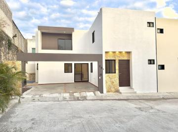 Casa · 122m² · 3 Recámaras · 2 Estacionamientos · Lomas Residencial, Casa en Venta de 3 Recámaras, Una de Ellas en Pb, y Alberca